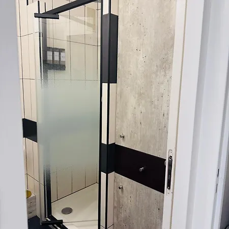 Le Carras - Proche De Aeroport , A Pied - Promenade Des