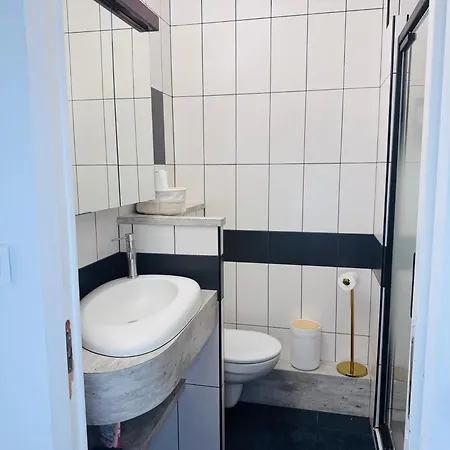 Le Carras - Proche De Aeroport , A Pied - Promenade Des דירה *