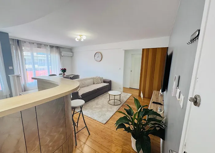 Le Carras - Proche De Aeroport , A Pied - Promenade Des Apartmán *